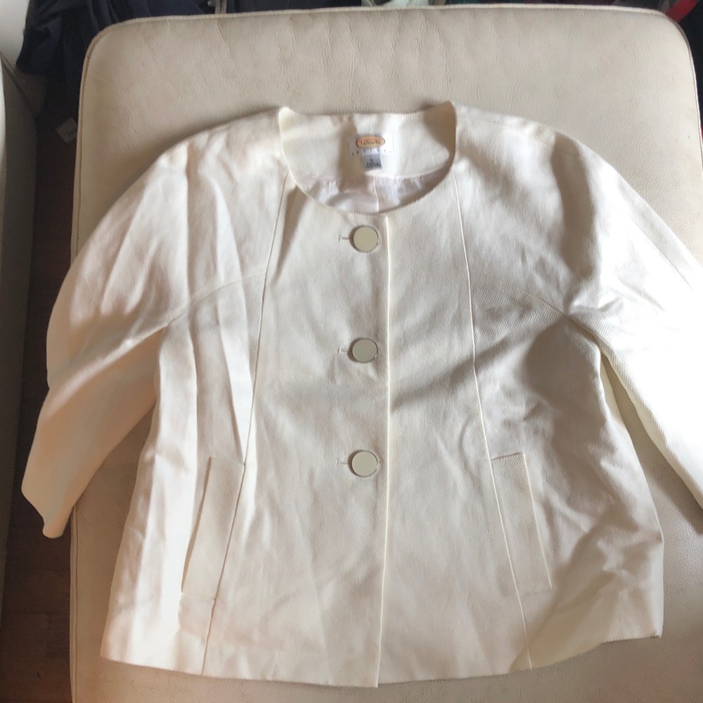 Talbots cream lined blazer with two pockets and bracelet sleeves